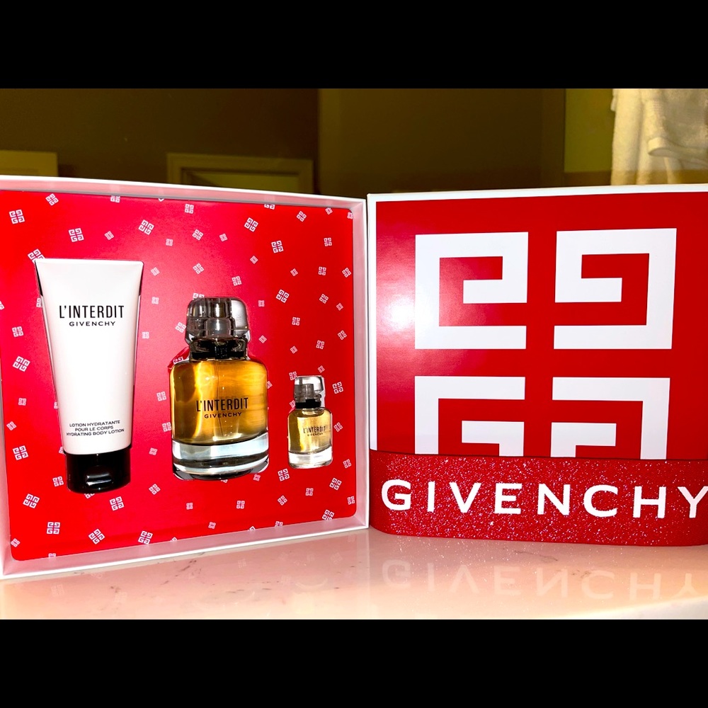 Brand new! Surprise gift that I unfortunately did not love. Beautiful gift set